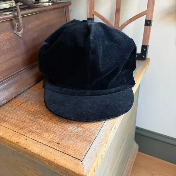 Neiman Marcus | Accessories | Vintage Nieman Marcus Newsboy  display picture 1